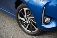 新たにラインナップされた「U」「ハイブリッドU」の「Sportyパッケージ」には、195/50R16サイズのタイヤと、切削光輝加工とダークグレーメタリック塗装が用いられた16インチアルミホイールが装備される。