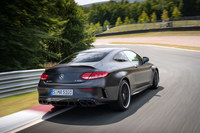 「C63 S」シリーズの中でも、絶対的な動力性能についてはわずかな差ながらクーペが最も高く、0-100km/hは3.9秒、最高速は290km/hとアナウンスされている。