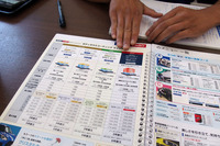 KeePer LABO世田谷店の磯崎副店長は、「汚れの密着を防ぐ特殊なコーティングを採用していますので、雨が降ったら洗車したようにボディーがキレイになり、洗車の回数を減らすこともできます」と「ECOプラスダイヤモンドキーパー」の特徴を説明。