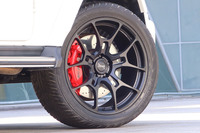 「ボルクレーシングG025GC」の直径は22インチで、リム幅は9J、9.5J、10Jの3種類をラインナップ。カラーは写真の「ブラストブラック」以外に「シャイニングライトメタル」と呼ばれる光輝シルバーが選べる。