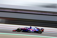 予選直前のフリー走行3回目、ブレンドン・ハートレーのトロロッソは、フロントサスペンションの異常で大クラッシュを演じ予選出走ならず。一方のピエール・ガスリー(写真)は、大事を取ってサスペンションを交換して予選を14位で終えた。ピットレーンスタートを選択したハートレーは結局レースにも出られずにサーキットを去ることに。孤軍奮闘のガスリーは10位でフィニッシュするも、ゴール目前でフォースインディアのセルジオ・ペレスをオーバーテイクした際の抜き方が審議対象となり、レース後、5秒加算のペナルティーが科され13位に後退した。(Photo=Toro Rosso)