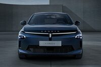 新型「ランチア・イプシロン」のフロントマスクはユニークだ。