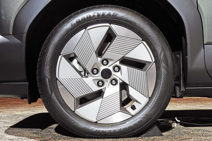 スズキeビターラZ 用品装着車(アルミホイールガーニッシュ)