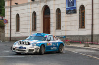 RGTクラスに参戦する「ポルシェ911 GT3」。ハッチバック車が主流のラリーでは特異な存在だが、とにかく音が大きくて、子供たちに大人気だった。