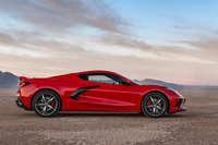 ボディーサイズは全長×全幅×全高=4630×1934×1234mm、ホイールベース=2722mm。前後のオーバーハングが短く、前進したキャビンが特徴だ。