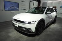 「ジャパンモビリティショー2025」のヒョンデブースに展示されたヒョンデのフラッグシップEV「アイオニック5」。