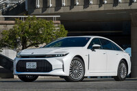 スタイリングについては満場一致で好評だった「トヨタ・クラウン セダン」。今回はフロントやリアなどのディテールを見ていきたい。(写真:向後一宏)