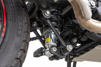 トライアンフ・スピートツイン1200(6MT)/ロイヤルエンフィールド・スクラム411(5MT)/ベネリ・レオンチーノ125(6MT)【試乗記】の画像