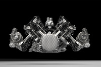 「MHP-8」と呼ばれる4リッターV8ツインターボエンジン。2500rpmの低回転から、従来型「M840T」系エンジンの最強力バージョンよりも最大30%高いトルクを発生する。