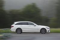 運転支援システムについては「Sクラス」と同等とうたわれる「インテリジェントドライブ」が全車に搭載可能(AMGモデルでは標準装備)。