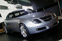 先のフランクフルトモーターショーでベールを脱いだ「9X」。クーペ、ロードスター、ワゴン、ピックアップと変化自在な「1台4役」を謳う。デザインを手がけたのは、香港生まれのアンソニー・ロー氏。イギリスのRCAでデザインを学び、ロータス、アウディ、メルセデスを経てサーブに入社した。