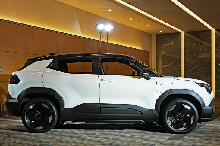 スズキeビターラZ(サイド)