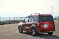 プジョー408 GTハイブリッド(FF/8AT)/マセラティ・グレカーレ トロフェオ(4WD/8AT)/ルノー・カングー ヴァリエテ カラーバンパー(FF/7AT)【試乗記】の画像