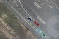 情報のやり取りには、ホンダがソフトバンクと開発している5G通信のコネクテッドカー技術を活用。今後は官民挙げて取り組みを進め、2030年以降の社会実装を目指すとしている。