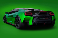 シャープなラインや六角形のライトシグネチャーなどが特徴的な「テメラリオ」のエクステリア。デザインはミティア・ボルケルト氏が率いるランボルギーニのデザイン部門、チェントロ・スティーレが担当した。