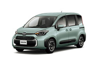 2025年上半期の車名別新車販売台数3位は2022年発売の3代目「トヨタ・シエンタ」。2024年にフルモデルチェンジした「ホンダ・フリード」(4位)を抑えたばかりか、2025年8月5日には電動パーキングブレーキを採用するなどの改良を施し、さらに突き放そうとする構えだ。