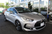 「DS 5 2.0HDi 160」のフロントビュー。