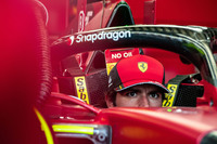 2戦連続で予選3番手となったフェラーリのサインツJr.(写真)が、レースでは3位フィニッシュ。チームメイトのルクレールと比べまだニューマシンを把握しきれていない様子。「2位だった開幕戦から前進したが、まだ改善の余地がある」といまの状況を語っていた。(Photo=Ferrari)