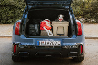 「MINIカントリーマン」に専用カラー「スレートブルー」をまとった限定車が登場の画像