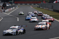 SUPER GT 2026年開幕戦、GT500クラスのスタートシーン。