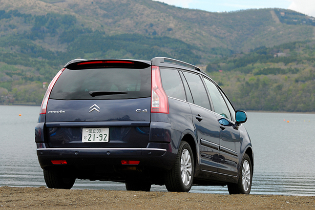 【スペック】全長×全幅×全高=4590×1830×1685mm/ホイールベース=2730mm/車重=1630kg/駆動方式=FF/2リッター直4DOHC16バルブ(143ps/6000rpm、20.8kgm/4000rpm)/価格=345.0万円(テスト車=360.0万円/グラスルーフパッケージ=15.0万円)