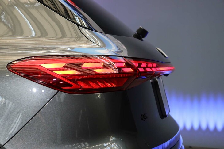 アウディQ5 TDIクワトロ150kWアドバンスト(リアコンビランプ)