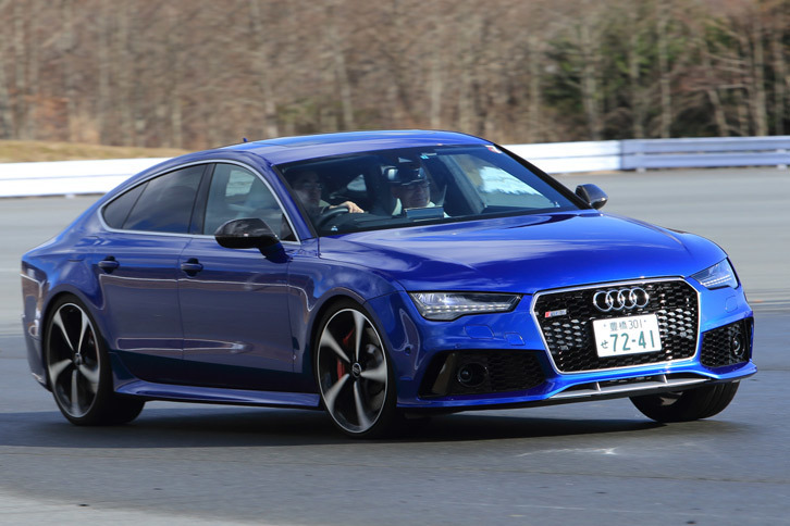 ミドシップのスーパースポーツモデル「R8」を擁する一方で、アウディ スポーツはデイリーユースも苦にならないモデルを多数取りそろえている。写真は「RS 7ハイパフォーマンス」。(写真=荒川正幸)