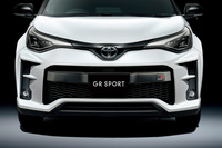 “GRスポーツ”専用デザインのフロントまわり。