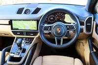 ブラック×モハーベベージュのインテリアカラーはオプション(70万7000円)として選択できる。