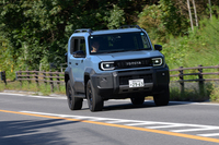 オンロードでもまずまずの乗り心地だった「ランドクルーザー“FJ”」。2.7リッターエンジンは決してパワフルではないが、同じエンジンの“250”よりはだいぶ身のこなしが軽く感じられた。