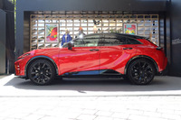 全長4720mm、全幅1880mmというボディーサイズの割には背丈が低めに抑えられている「クラウン スポーツ」。全高1565mmというスペックは、他ブランドのSUVでは「マツダMX-30」や「アウディQ3スポーツバック」などが一致する。