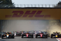 F1第20戦メキシコシティGPのスタートシーン。ポールシッターだったマクラーレンのランド・ノリス(写真手前左)が後続に30秒ものギャップを築き、今シーズン6勝目を飾った。(Photo=Getty Images / Red Bull Content Pool)