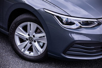 今回の試乗車は、「5ダブルスポーク」と呼ばれる標準装備の16インチアルミホイールに、205/55R16サイズの「グッドイヤー・エフィシェントグリップ パフォーマンス」タイヤが組み合わされていた。