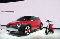 「サステナ・シー コンセプト」(写真左)と「ポケット コンセプト」(写真右)。