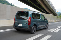 足まわりはフロントがストラットでリアがトーションビーム。シトロエンと聞いて誰もが想像するようなソフトなセッティングだ。