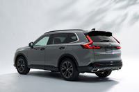 「CR-V e:HEV RSブラックエディション」のリアビュー。