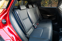 リアドアがあり、後席にもきちんと座れるところが「GRヤリス」に対するアドバンテージだ(「GRカローラ」もあるが)。