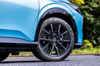 今回の試乗車は18インチの「ノイズリデューシングアルミホイール」に、225/50R18サイズの「コンチネンタル・ウルトラコンタクトUC6」タイヤを装着していた。