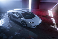 名車「ランボルギーニ・カウンタック」のデビュー50周年を記念して開発された、新生カウンタックこと「カウンタックLPI800-4」。現代のモデルにふさわしくモーターも搭載するが、そのパワーユニットの主役は6.5リッターV12エンジンだ。