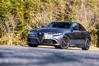 2025年11月6日に日本導入が発表された限定モデル「アルファ・ロメオ・ジュリア クアドリフォリオ エストレマ」。右ハンドル仕様車が27台、左ハンドル仕様車が19台の台数限定で販売される。