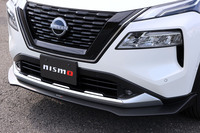 SUPER GTなどのレースカーも手がけるエンジニアが、デザインに携わったというリップスポイラー。見た目だけの商品ではなく、実際にダウンフォースを発生し、走行安定性や操作性の向上に寄与する。