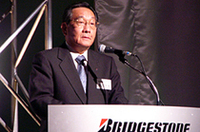 「Playzで新しいブランド価値を創り出す」と意気込む、ブリヂストンの渡辺惠夫社長。
