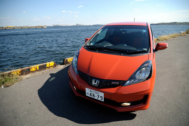 【スペック】全長×全幅×全高=3915×1695×1525mm/ホイールベース=2500mm/車重=1050kg/駆動方式=FF/1.5リッター直4SOHC16バルブ(120ps/6600rpm、14.8kgm/4800rpm)/価格=169万8000円(テスト車=178万2000円/VSA(ABS+TCS+横滑り抑制)=5万2500円/コンフォートビューパッケージ=3万1500円)