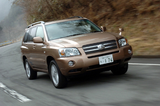 【スペック】全長×全幅×全高=4710×1825×1730mm/ホイールベース=2275mm/車重=1930kg/駆動方式=4WD/3.3リッターV6DOHC 24バルブ(211ps/5600rpm、29.4kgm/4400rpm)、フロント交流モーター(167ps/4500rpm、34.0kgm/0〜1500rpm)、リア交流モーター(68ps/461〜5120rpm、13.3kgm/0〜610rpm)/価格=436万8000円(テスト車=448万8750円)