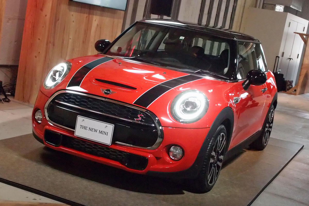 マイナーチェンジしたMINI 3ドア／5ドア／コンバーチブル発売
