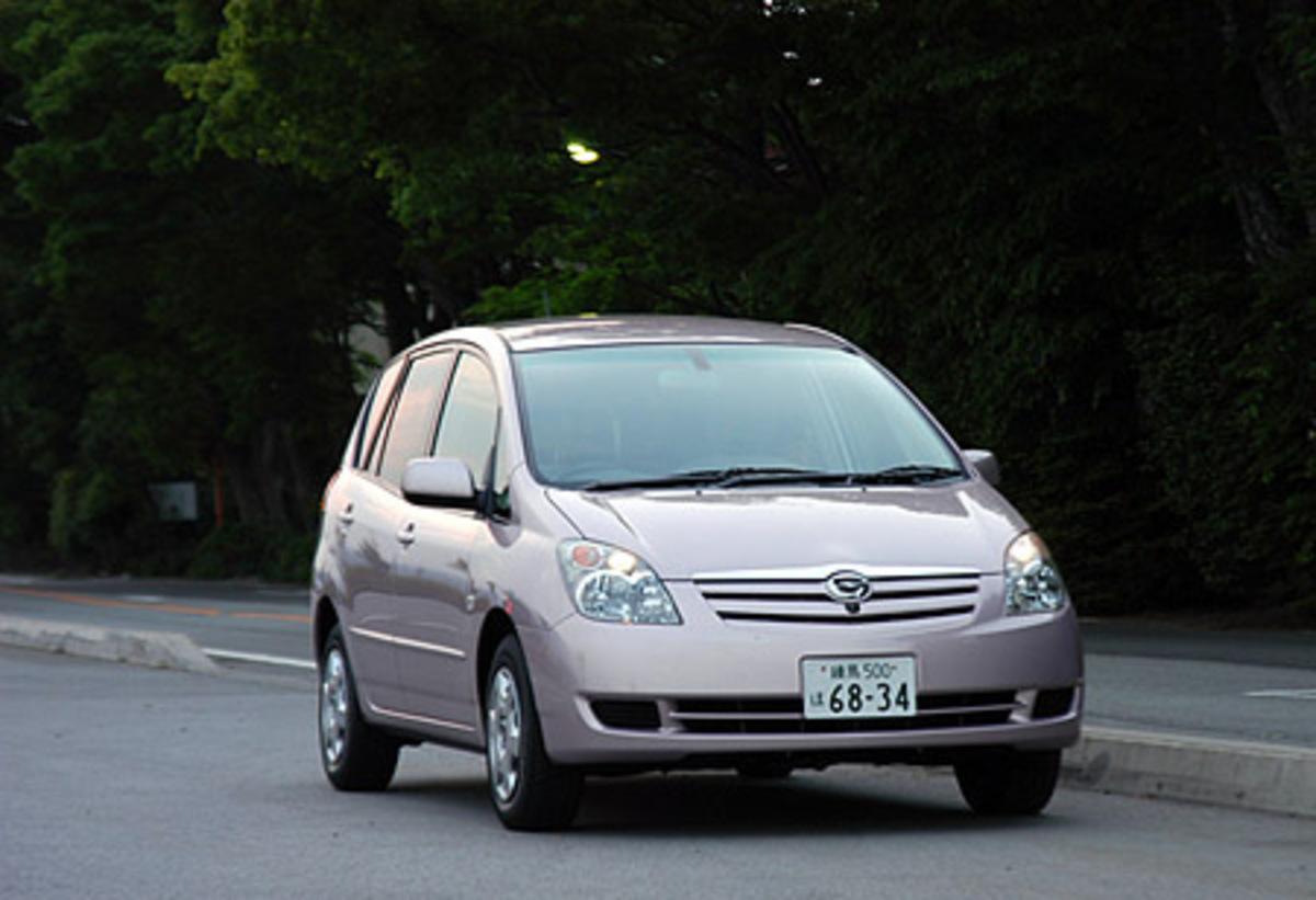 トヨタ・カローラ スパシオ 1.5X“Gエディション”（FF／4AT）【ブリーフ