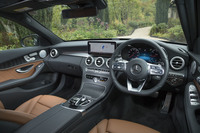 インテリアでは大型化されたセンタースクリーンが目を引く。大きくなっただけでなく、画面解像度も高められている。