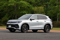 2024年11月に発売された新型「フォルクスワーゲン・ティグアン」。最新モデルは2007年に登場した初代から数えて3代目にあたる。今回はディーゼルエンジン搭載モデル「TDI 4MOTION Rライン」に試乗した。