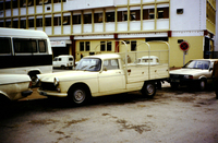 「バシェー(幌をかぶせた)」といえば、かなりの確率で「プジョー404」。1996年、チュニジアで撮影。