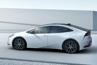 新型「プリウス」では、ハイブリッドモデルに加えてプラグインハイブリッドモデルもラインナップされる。